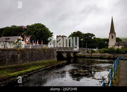 Glenarm, Co Antrim, Nordirland. 12.. Juli 2022. 12/07/22 Glenarm, Nordirland. The Braid, Demonstration am 12. Juli in Glenarm, Co Antrim.Pic Steven McAuley/McAuley Multimedia Credit: McAuley Multimedia Ltd/Alamy Live News Credit: McAuley Multimedia Ltd/Alamy Live News Stockfoto