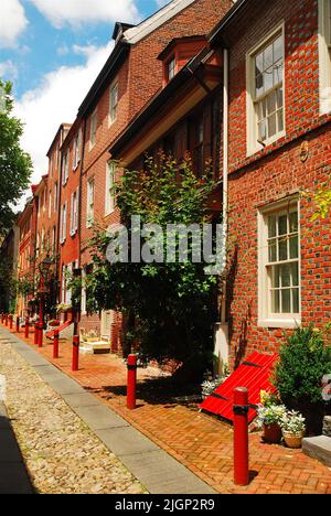 Das Backsteinhaus der Elfreth's Alley in Philadelphia ist die älteste ständig bewohnte Wohnstraße in den Vereinigten Staaten von Amerika Stockfoto