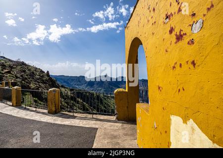 Gran Canaria Wanderroute Cruz de Tejeda nach Artenara, Blick in Caldera de Tejeda, Gran Canaria, Kanarische Inseln, Spanien Stockfoto