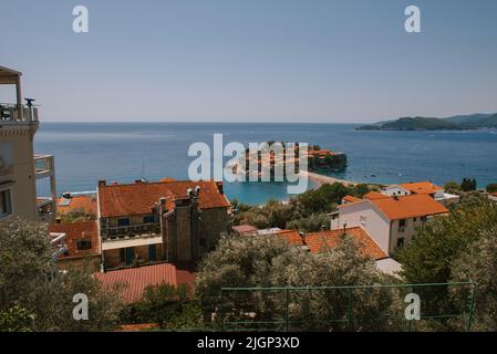 Sveti Stefan ist eine kleine Insel an der Adriaküste Montenegros in der Nähe von Budva. Das Resort ist kommerziell als Aman Sveti Stefan bekannt. Sveti Stefan Stockfoto