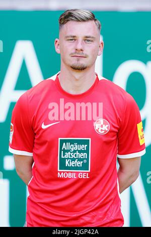 12. Juli 2022, Rheinland-Pfalz, Kaiserslautern: Fotosession 1. FC Kaiserslautern, Teamfoto und Portraits, Fritz-Walter-Stadion. Kaiserslauterns Marlon Ritter. Foto: Uwe Anspach/dpa - WICHTIGER HINWEIS: Gemäß den Anforderungen der DFL Deutsche Fußball Liga und des DFB Deutscher Fußball-Bund ist es untersagt, im Stadion und/oder des Spiels aufgenommene Fotos in Form von Sequenzbildern und/oder videoähnlichen Fotoserien zu verwenden oder zu verwenden. Stockfoto