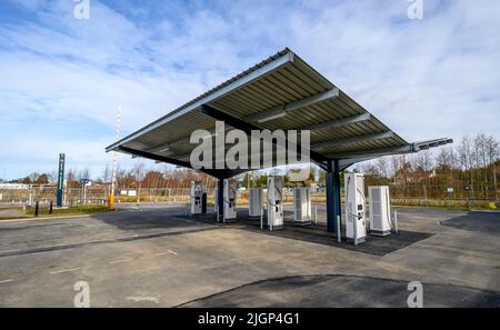 Neu installierte Ladestationen für Elektrofahrzeuge in Yorkshire, England. Stockfoto