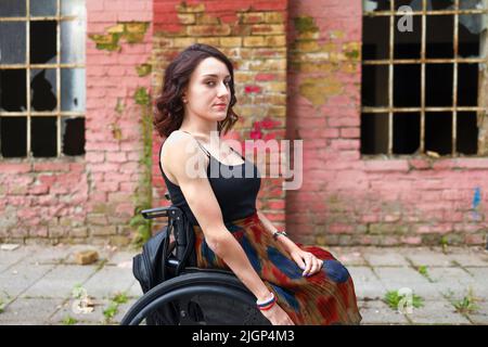 Porträt einer entschlossenen starken Frau mit einer Behinderung Stockfoto