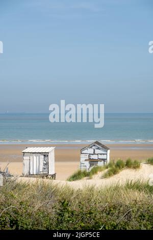 Strandhütten am Strand von Bleriot im Sommer, Pas de Calais, Frankreich Stockfoto