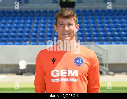 Karlsruhe, Deutschland. 12.. Juli 2022. Fotosession Karlsruher SC, Teamfoto und Portraits im BBBank Wildpark. Max Weiss. Quelle: Uli Deck/dpa/Alamy Live News Stockfoto