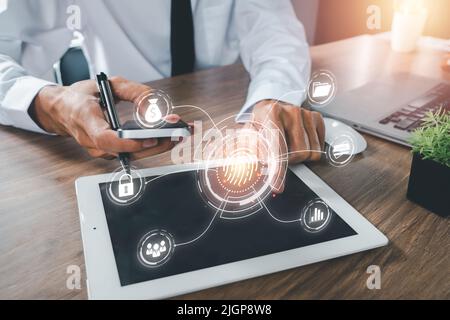 Businessman Hand mit Fingerabdruck-Identifizierung für den Zugriff auf persönliche Finanzdaten, Fingerabdruck-Scan bietet Sicherheitszugriff mit biometrischen Identifizierungen Stockfoto