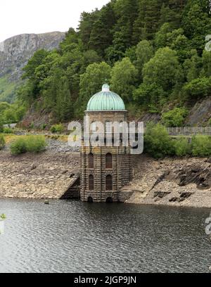 Foel Tower in Garreg-DDU Reservoir The Elan Valley, Powys, Wales Großbritannien. Stockfoto