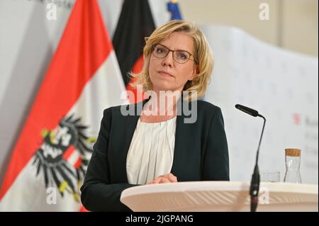 Wien, Österreich. 12. Juli 2022 Pressekonferenz mit Klimaschutzministerin Leonore Gewessler im Bundesministerium für Kunst, Kultur, Öffentlichen Dienst und Sport in Wien. Stockfoto