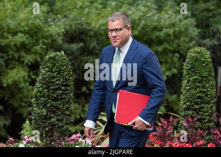 London, Großbritannien. 12.. Juli 2022. Der Präsident des Jahres COP26 und Staatsminister im Kabinett Alok Sharma kommen in der Downing Street an, um an der wöchentlichen Kabinettssitzung teilzunehmen. Der Wettbewerb, Boris Johnson als Vorsitzender der Konservativen Partei und den neuen britischen Premierminister zu ersetzen, beginnt heute ernsthaft, da die Kandidaten die Unterstützung von 20 Abgeordneten sichern müssen, um zur Wahlphase zu gelangen, wobei die Hoffnungen bis zum nächsten Donnerstag auf die letzten beiden reduziert werden. Quelle: Wiktor Szymanowicz/Alamy Live News Stockfoto