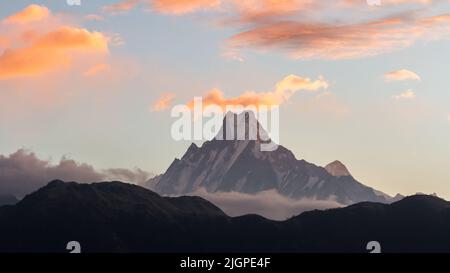 Blick auf Mount Machhapuchhre, Annapurna Conservation Area, Himalaya, Nepal. Stockfoto