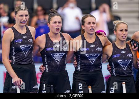 AMSTELVEEN, NIEDERLANDE - 12. JULI: Olivia Merry aus Neuseeland, Tarryn Davey aus Neuseeland, Olivia Shannon aus Neuseeland, Alex Lukin aus Neuseeland vor dem Spiel der FIH Hockey Women's World Cup 2022 zwischen Neuseeland und Deutschland im Wagener Hockey Stadium am 12. Juli, 2022 in Amstelveen, Niederlande (Foto: Jeroen Meuwsen/Orange Picturs) Stockfoto