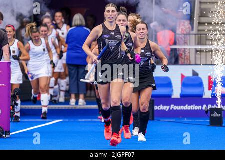 AMSTELVEEN, NIEDERLANDE - 12. JULI: Olivia Merry aus Neuseeland tritt vor dem Spiel der FIH Hockey Women's World Cup 2022 zwischen Neuseeland und Deutschland im Wagener Hockey Stadium am 12. Juli 2022 in Amstelveen, Niederlande, auf den Platz ein (Foto von Jeroen Meuwsen/Orange Picles) Stockfoto