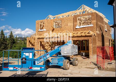 Calgary, Alberta - 10. Juli 20222: Wohnungsbau in den Vororten von Calgary. Stockfoto