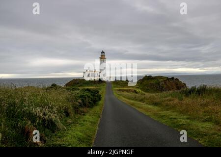 Blick auf den Turnberry Leuchtturm an einem bewölkten Morgen in Schottland Stockfoto