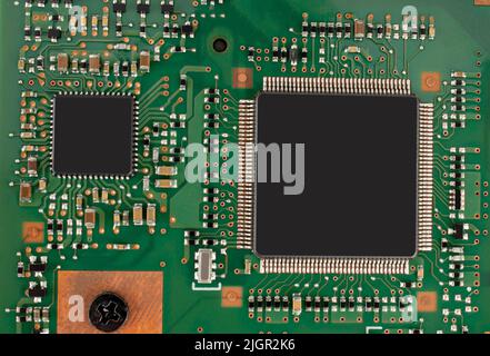 Elektrische Schaltung von einem Laptop mit gelöteten elektronischen Komponenten Stockfoto