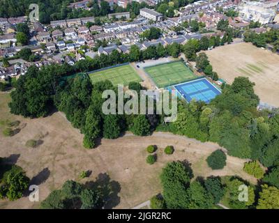 Luftaufnahme von Barcley Park, Tennisplätzen und Hoddesdon Town Stockfoto