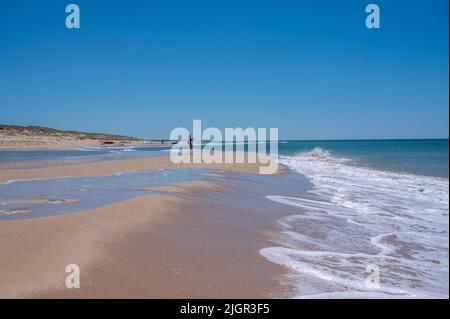 Strand bei Cap Ferret mit deutschen Bunkern aus dem zweiten Weltkrieg Stockfoto