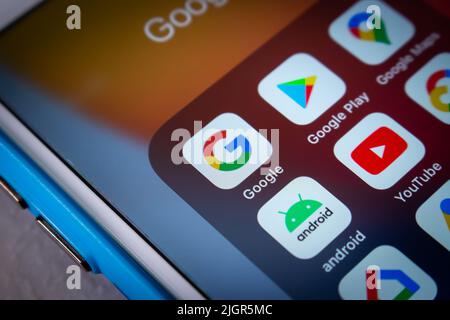 Nahaufstellungs-Symbol von Google inc., einem US-AMERIKANISCHEN IT-multinationalen Unternehmen, mit zugehörigen Diensten (Google Play, Google Maps, Android, YouTube usw.) Stockfoto