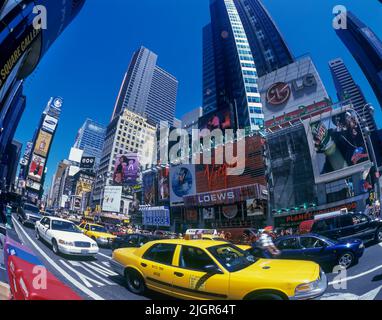 2001 historische GELBE TAXIS TIMES SQUARE MANHATTAN NEW YORK CITY USA Stockfoto