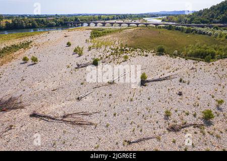 Beispiellose Dürre im Po-Fluss aufgrund von langen Niederschlagsmangels. Verrua Savoia, Italien - Juli 2022 Stockfoto