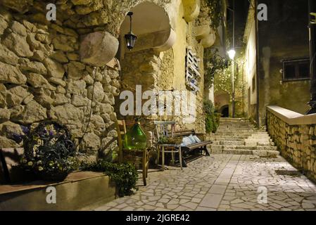 Eine kleine Straße in Guardia Sanframondi, einem Dorf in der Provinz Benevento in Italien Stockfoto