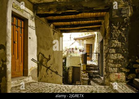 Eine kleine Straße in Guardia Sanframondi, einem Dorf in der Provinz Benevento in Italien Stockfoto