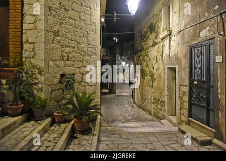 Eine kleine Straße im Dorf Guardia Sanframondi in der Provinz Benevento in Italien Stockfoto