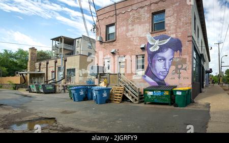 Spray bemalte Wandbild Porträt von amerikanischen Sänger, Songwriter, Musiker, Plattenproduzent, Tänzer, Und Schauspieler Prince in Uptown Minneapolis, Minnesota. Stockfoto