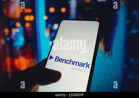 Brasilien. 12.. Juli 2022. In dieser Abbildung ist das Benchmark Electronics Logo auf einem Smartphone-Bildschirm zu sehen. (Foto von Rafael Henrique/SOPA Images/Sipa USA) Quelle: SIPA USA/Alamy Live News Stockfoto