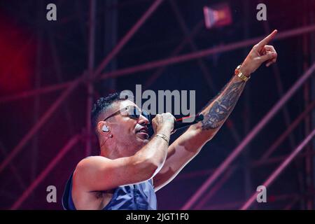 STUPINIGI (TURIN), ITALIEN - 12. JULI 2022. Marracash (aka Fabio Bartolo Rizzo) treten am 12. Juli 2022 im Sonic Park Stupinigi, Turin, Italien, live auf. Stockfoto