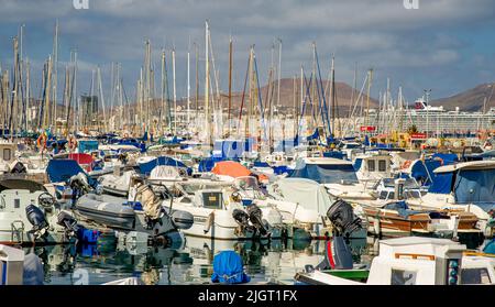 Februar 04 2022-Bild des Hafens von Las palmas auf der Kanarischen Insel mit bestimmten Schiffen zur Vereinbarung Stockfoto