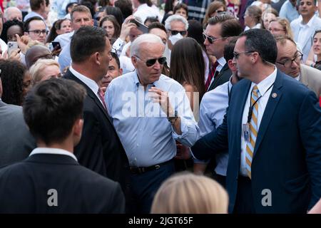 Washington, DC, 12. Juli 2022. US-Präsident Joe Biden verlässt am Dienstag, den 12. Juli 2022, das Kongress-Picknick im Weißen Haus in Washington, DC.Quelle: Chris Kleponis/Pool via CNP /MediaPunch Stockfoto