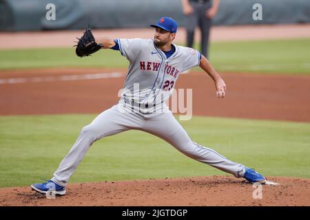 ATLANTA, GA - 12. JULI: New York Mets Starting Pitcher David Peterson (23) spielt am 12. Juli 2022 im Truist Park in Atlanta, Georgia, gegen die Atlanta Braves. Die Braves besiegten die Mets mit 4:1. (Foto: Joe Robbins/Image of Sport) Stockfoto