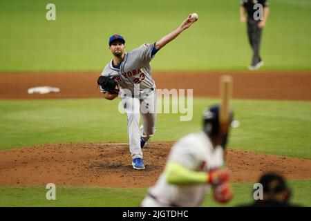 ATLANTA, GA - 12. JULI: New York Mets Starting Pitcher David Peterson (23) spielt am 12. Juli 2022 im Truist Park in Atlanta, Georgia, gegen die Atlanta Braves. Die Braves besiegten die Mets mit 4:1. (Foto: Joe Robbins/Image of Sport) Stockfoto