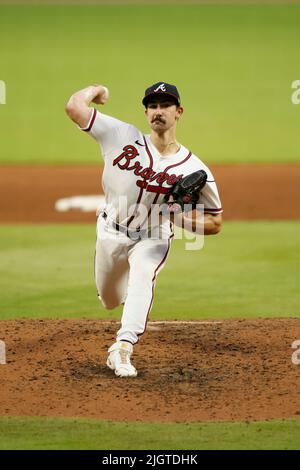 ATLANTA, GA - 12. JULI: Atlanta Braves Starting Pitcher Spencer Strider (65) spielt am 12. Juli 2022 in Atlanta, Georgia gegen die New York Mets. Die Braves besiegten die Mets mit 4:1. (Foto: Joe Robbins/Image of Sport) Stockfoto