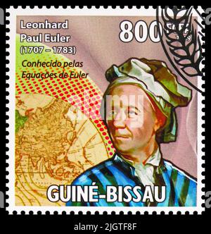 MOSKAU, RUSSLAND - 17. JUNI 2022: Die in Guinea-Bissau gedruckte Briefmarke zeigt Leonhard Euler, berühmte Physikerserie, um 2009 Stockfoto