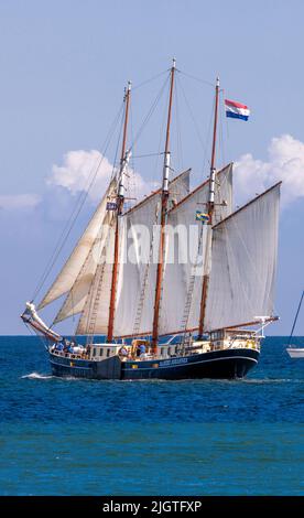 Rostock, Deutschland. 02.. Juli 2022. Das Segelschiff 'Albert Johannes' auf der Ostsee vor Warnemünde. Quelle: Jens Büttner/dpa/Alamy Live News Stockfoto