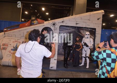 Miami Beach, USA. 09.. Juli 2022. MIAMI BEACH, FL - 09. JULI: Ein Cosplayer wird während des Florida Supercon gesehen, der am 9. Juli 2022 im Miami Beach Convention Center in Miami Beach, Florida, stattfand. Die dreitägige Veranstaltung präsentiert das Neueste aus Popkultur, Comics und SIFI-Film-Memorabilien. (Foto von JL/Sipa USA) Quelle: SIPA USA/Alamy Live News Stockfoto