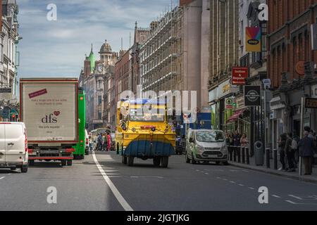 Dame Street mit Viking Splash Tour Amphibious Sightseeing Tour Bus Boot "Loki". Dublin. Irland. Stockfoto