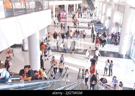 Miami Beach, USA. 09.. Juli 2022. MIAMI BEACH, FL - 09. JULI: Fans besuchen den Florida Supercor, der am 9. Juli 2022 im Miami Beach Convention Center in Miami Beach, Florida, stattfindet. Die dreitägige Veranstaltung präsentiert das Neueste aus Popkultur, Comics und SIFI-Film-Memorabilien. (Foto von JL/Sipa USA) Quelle: SIPA USA/Alamy Live News Stockfoto