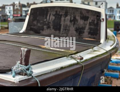 Working Beach, größtenteils verlassen, im Südosten von Kent, Großbritannien. Viele Beweise, die seit dem 18.. Jahrhundert von einer sehr geschäftigen Fischereiindustrie zurückgelassen wurden. Stockfoto