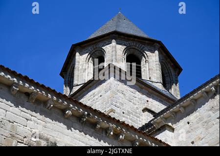 Kreuzungsturm der romanischen Abteikirche Saint-Pierre in Beaulieu-sur-Dordogne, einem der schönsten Dörfer Frankreichs Stockfoto