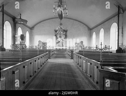 Forshälla Kirche. 1898. Die heutige Kirche in Forshälla wurde 1855 im typischen Karl Johanstil errichtet. Am gleichen Ort, früh gab es eine Kirche aus dem 12.. Jahrhundert. 1953 wurde die Kirche von Forshälla in ein dreikantiges Basilikum umgewandelt. Die Dämpfe der breiten Seite verlaufen entlang der Nord- und Südseite der Kirche. Durch diese radikale Veränderung im Inneren der Kirche wurde die Zahl der Plätze von 1100 auf 440.se ein wenig reduziert: Unsere Kirchen. S. 499.ISBN 91-971561-08. Stockfoto