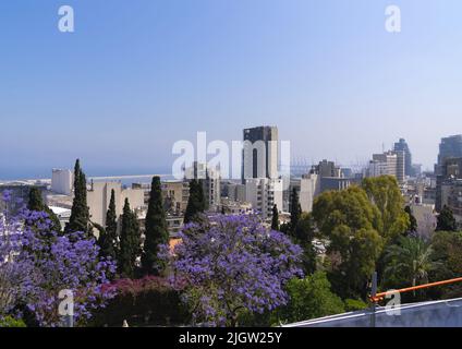 Getreidesilos vom Sursock Palast nach einer massiven Explosion gesehen, Beirut Governorate, Beirut, Libanon Stockfoto