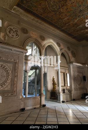Sursock Palace, zerstört durch die Hafenexplosion, Beirut Governorate, Beirut, Libanon Stockfoto