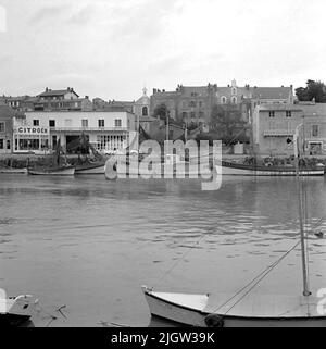 13. Frankreich. Fotojournal ist bei B.M.A. erhältlich + Fotoalben. Erwerb: Bücher und Archivmaterial. Fotos aufgenommen zwischen 1959-10-17 und 1959-10-18,12 Bilder in Serie. Nach Angaben: Frankreich. Atlantikküste, Pornic, 17/10 -59. Fischerboote, hauptsächlich Trawler, im Hafen. Ein paar Boote befinden sich in einem Hafen in einer Gemeinde. Stockfoto