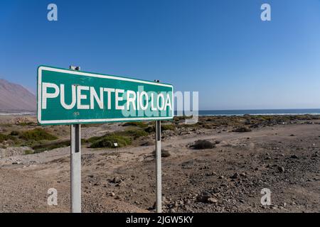 Der Rio Loa oder Loa River ist der einzige Fluss, der aus der Atacama ...