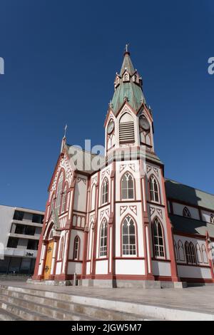 Die Kathedrale von Arica ist eine Kirche aus Metall, die in den Werkstätten von Gustave Eiffel in Frankreich gebaut wurde. Arica, Chile. Stockfoto