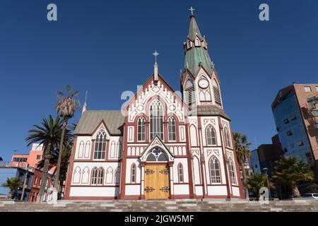 Die Kathedrale von Arica ist eine Kirche aus Metall, die in den Werkstätten von Gustave Eiffel in Frankreich gebaut wurde. Arica, Chile. Stockfoto