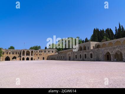 Innenhof des Beiteddine-Palastes aus dem 19.. Jahrhundert, Governorat Mount Lebanon, Beit ed-Dine, Libanon Stockfoto